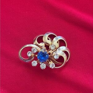 Elegant Gold and Blue Gem Brooch